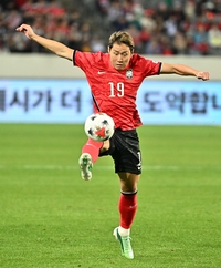 [포토]공 잡아내는 이강인