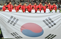 [포토]애국가 부르는 대한민국 축구대표팀