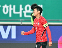 [포토]선제골 손흥민, 주먹 불끈!