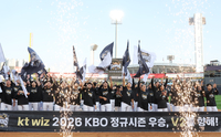 韓야구 팡파레! ‘8개 구단 100만 관중’ KBO리그, 1236만명 돌파…정규시즌 최다 관중 신기록 달성