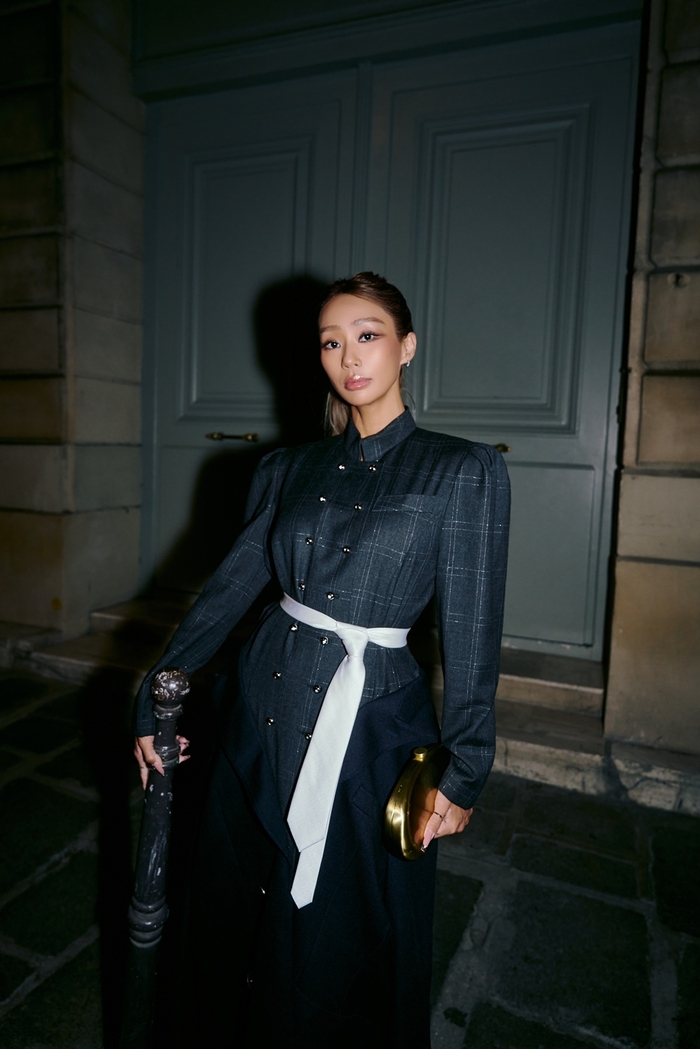 효린, 파리 2027 S/S 컬렉션 참석…감각적 스타일로 ‘스타일 아이콘’ 입증