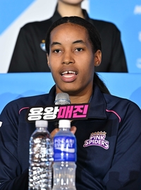 [포토]첫 시즌 각오 밝히는 흥국생명 킨델란