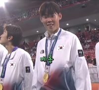‘19세 뉴캐슬 유망주’ 박승수…전역모 이어 시상대 ‘메롱’까지 ‘시끌’