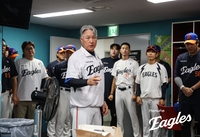 “팬들께 가장 죄송하다” 김경문 감독의 마지막 인사…손혁 단장도 함께 떠난다 [SS대전in]