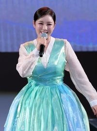 “가인이어라”로 시작된 전설…‘트롯 여제’ 송가인, 식지 않는 ‘14년’ 인기 [SS포커스]