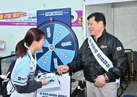 [포토]KBO 허구연 총재, 암표 근절 합시다!