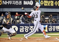 [포토]LG 오스틴, 두산 곽빈 상대 선제 2점 홈런