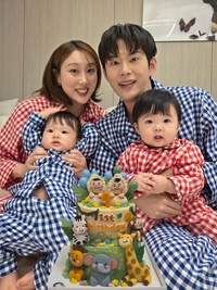 ‘돌잔치 촬영팀 45명’ 논란 손민수♥임라라 부부,  쌍둥이 첫 생일 맞아 2천만 원 기부로 선행