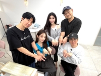 에픽하이X다비치, 나란히 손가락 모아 우정 인증샷… “이거 법규 맞지?” 폭소 유발