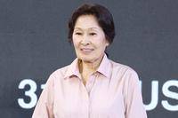 김혜자, 당일 무대인사 취소→자필편지…“감기, 부축받으며 올까 했는데” [종합]