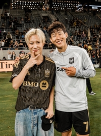 손흥민-태민 ‘한국 대표 스타들의 빛나는 만남’... LAFC 경기장 빛냈다