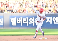 [포토]KIA 김도영, 이번엔 쐐기포!