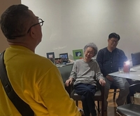 윤여정, 팔순 맞아 지인 총출동…오스카 트로피까지 등장한 특별한 파티