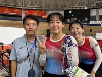 “엄마는 강하다!” 자전거 사고, 자전거로 일어선 박현미, 04학번 태운 04년생 김채연과 ‘금빛 페달’ [나고야APG]