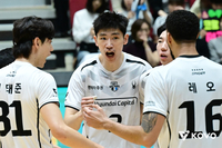 ‘18득점’ 새 얼굴 장추안 강력한 서브+타점 높은 공격 ‘강렬 데뷔전…현대캐피탈, 풀세트 끝에 OK저축은행 제압[현장리뷰]