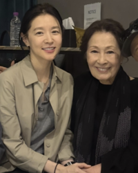 ‘건강이상설’ 김혜자 근황 공개...옆엔 이영애가 있었다