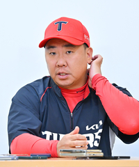 [포토] 답변하는 이범호 감독