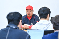 [포토] 이범호 감독 ‘오늘 끝낸다’
