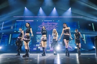 이즈나, 타이베이·마닐라 콘서트 투어 성료…‘글로벌 올라운더’ 입증