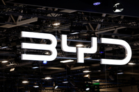 1만 대 조기 돌파 BYD, 다음 타깃은 ‘하이엔드’…럭셔리 ‘양왕’ ‘덴자’ 조기 투입설 솔솔 [SS포커스]