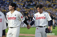 전직 자동차 영업사원이었다고? “롯데 팬 정말 많더라”…韓야구 열기에 놀란 KBO 마무리 [SS시선집중]