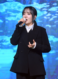 [공식] 윤하, ‘14년 동행’ 소속사와 정산금 갈등…“전속계약 종료”