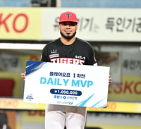 ‘김도영 출루→카스트로 해결’ KIA 승리 공식…‘3안타 3타점’ 카스트로 “안타 치는 게 목표” [PO1]