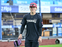 “네가 잘 쳐야 한다” 김도영 티볼 직접 올려준 김선빈…꽃감독 “좋은 방향으로 잘 가고 있다” [PO1]