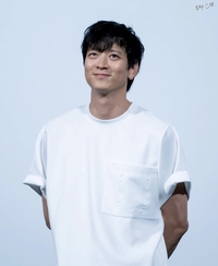 “보내줄게” 진짜 지켰다…강동원, 4개월 뒤 팬 결혼식에 화환 보냈다
