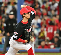 “MVP 노리고 있었는데…” 동료 실책도 개의치 않는 유쾌한 ‘이의리식 위로’ [PO1]