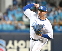 ‘도나스’ 잠재운 ‘미친 호투’! KIA ‘핵타선’ 불 꺼트린 후라도, 2차전 데일리 MVP 주인공 [PO2]