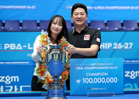 ‘관중석 아내에게 입맞춤’ PBA 4승 조건휘 “과거 ‘오빠 성적 못 내도 괜찮아, 내가 돈 벌게’라고 응원…늘 고마운 사람”[현장 인터뷰]