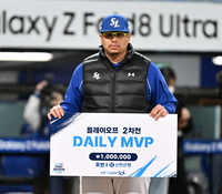 “완벽에 가까웠다” 좌익수 최형우 ‘환상 보살’에 후라도도 ‘함박웃음’, “많이 놀랐다” [준PO2]