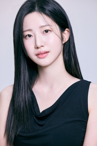 “300억 대작, 300대1 뚫은 女배우”…키이스트 신예, 한가람이었다