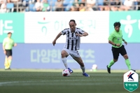 ‘전반에만 4골 폭발!’ 주전급 첫 가동한 서울, 비엣텔 원정서 5-0 대승 ‘ACL2 첫 승’…포항은 가시마와 ACLE 원정서 0-3 완패
