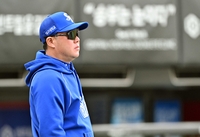 [포토]삼성 박진만 감독, 1승만 더!