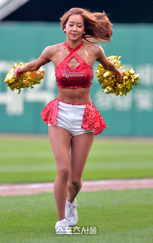 [SS포토]치어리더 배수현 \'머슬마니아 우승 후유증\'