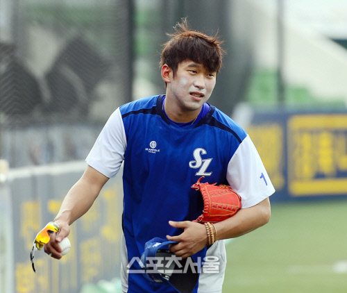 [SS포토] 삼성 윤성환 \'내 얼굴은 소중하니까\'