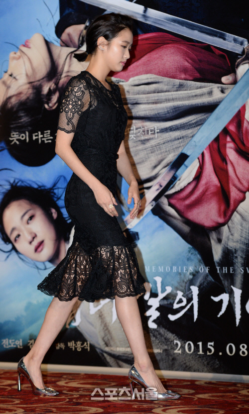 [SS포토] \'협녀\' 김고은, 몸매가 이 정도였나? 깜짝 드레스 맵시!