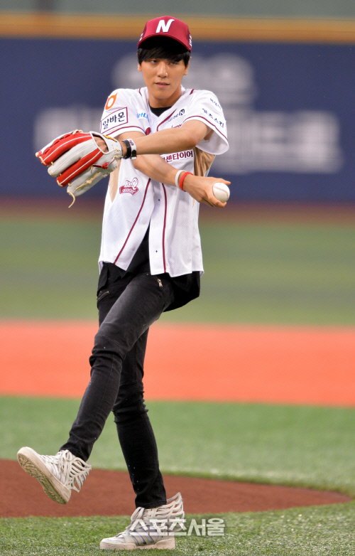 [SS포토]시구 역투 JJCC 심바, 프린스 조심해!