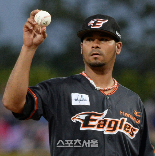 [SS포토] 한화 로저스, 포항 삼성전에도 완투 예감?