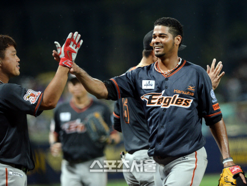 [SS포토] 삼성 로저스, 최강 삼성 타선 앞에서도 웃었다!