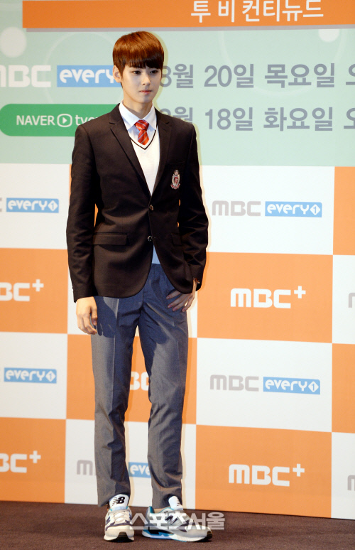 [SS포토] \'아스트로\' 차은우, 어디서 봤나했더니...\'두근두근 내인생