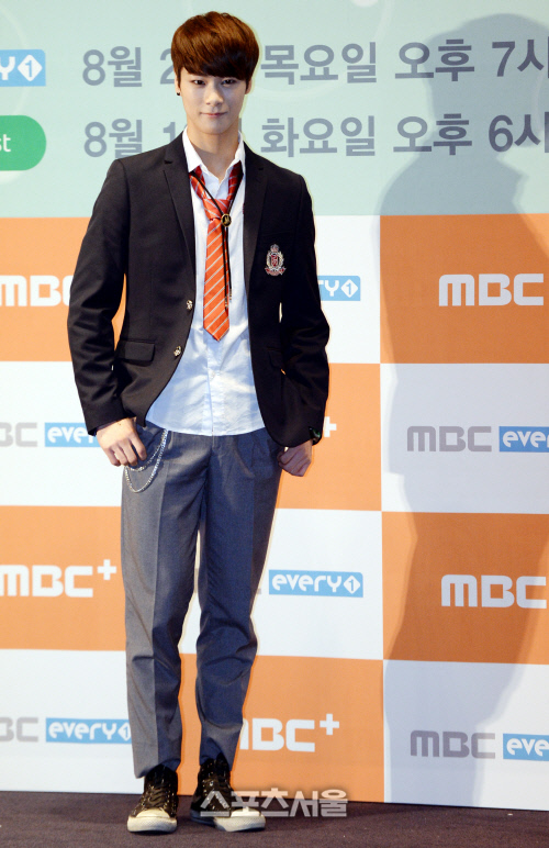 [SS포토] \'아스트로\'의 문빈, 혹시 \'꽃보다 남자\'에서 보셨나요?