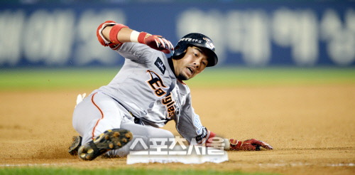 [SS포토]한화 이용규, 발야구는 내가 최고