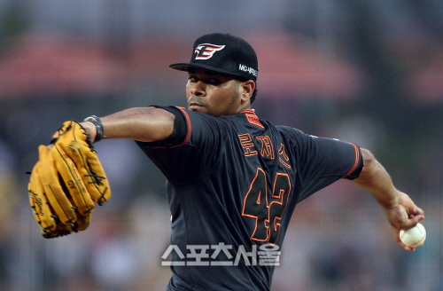 [SS포토스토리]로저스가 완봉승을 스스로 만들어 낸 것은 바로 이 순간!