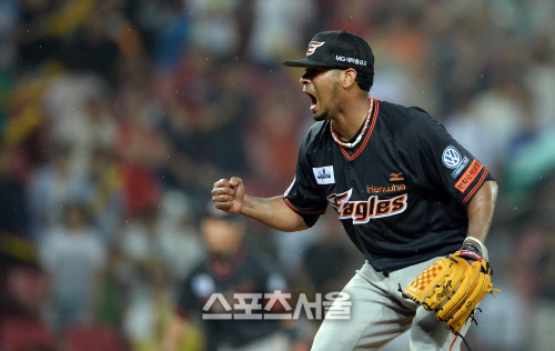 [SS포토]한화의 새 \'괴물\' 투수 로저스, 또 완봉승