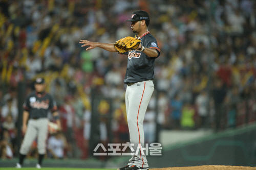 [SS포토]\'멘탈 갑\' 로저스, \'내가 막을테니 다 물러서시오!\'