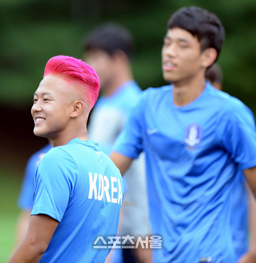 [SS포토]\'핑크 프린스\' 이승우, \'시원한 헤어스타일이죠~\'