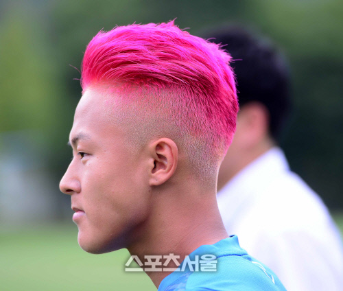 [SS포토]\'핑크 프린스\' 이승우, \'\'핑크의 전사\' 랍니다~\'